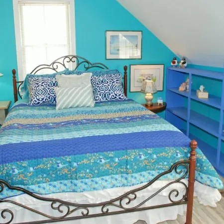 Walk to Downtown Mystic Premiere Carriage House Spacious Loft Apt—Very Private