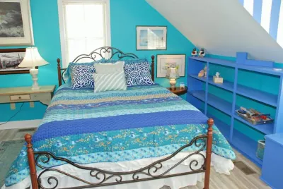 Walk to Downtown Mystic Premiere Carriage House Spacious Loft Apt—Very Private