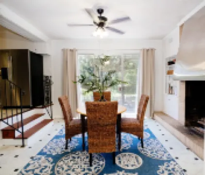 Mid-Century Modern - 3600sqft - 1 Mile to CBDHistoric Surroundings, Walk to CBD