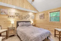 Lake View Nature Cabin at Bear Bluff Retreat