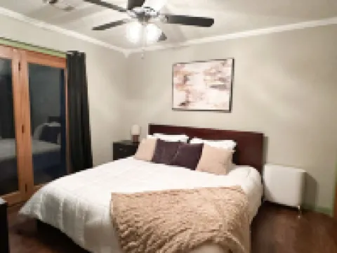 Hilltop WALK-IN Condo with Massage Chair Close to SDC