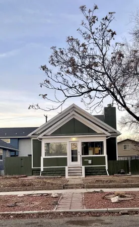 NEW! Heart of Downtown: The Hill Oasis Отели в г. Меса