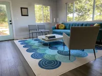 Modern 2 Bedroom with Quick Walk to the Beach, Pet Friendly