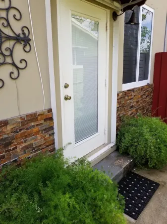 Pet Friendly Tropical Studio with Private Kitchen and Bath