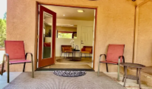 Desert garden apartment surrounded by Sedona’s majestic red rock mountains