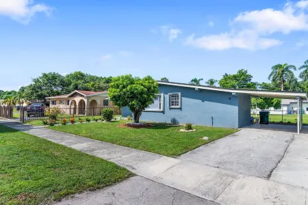 5 minutes from Hard Rock Stadium, and less than 30 minutes from South Beach