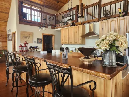 Magnificent Cabin Views of Sangre de Cristo Mountain Range & Wet Mountain Valley