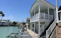 Brand New Waterfront Cottage Fishing/Boat Lift/Resort Hotels in Port Isabel
