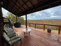 Hot Tub, Patio, and Fire Pit - Cooper's Ozark Cabin 約翰遜縣酒店