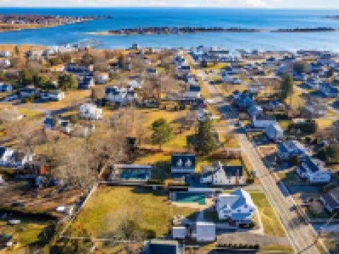 Charming beach home, complete with pool & cozy guest house! Hotels in Clinton