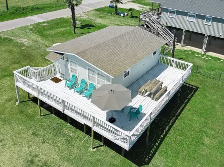 Cute, Cozy and Clean Cottage by the Sea!