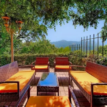 Stunning Rose Bowl Mansion 5 Minute Walk!