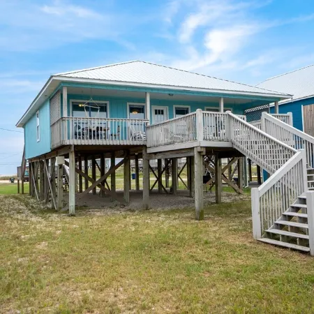 Waterfront private sandy Bay Beach & private pathway to Gulfside. Bring dogs!