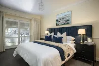 Beautiful spacious home a short walk to town centre. - บังกะโล