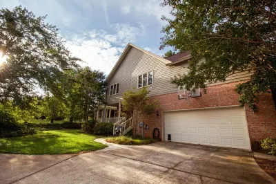 Amazing House near mountains -Greenville /Travelers Rest - Hiking Biking Golfing Hotels near Fred W. Symmes Chapel