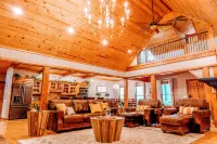 Newly Renovated White River Retreat, Breathtaking Views of the River, Sleeps 18