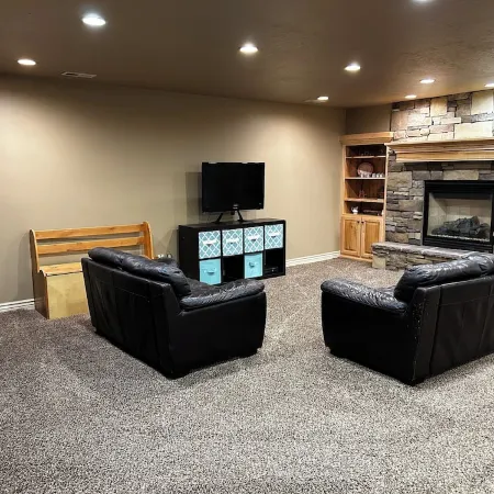 KING bed, 2-bedroom, full kitchen, pickleball, park. Private, spacious basement.