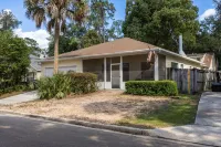 Your UF Getaway: 1 Block from Campus & Stadium - 4 BD Haven