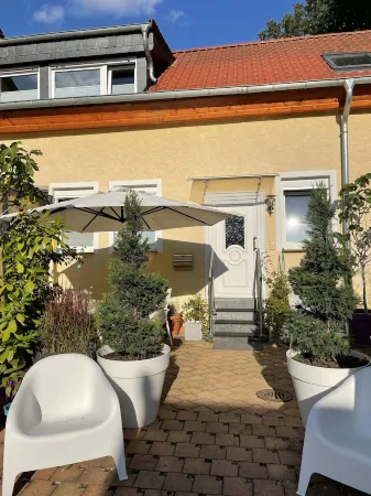 Historic vacation home on the Main, 110 sqm, large terrace, modern and renovated Отели в г. Висбаден
