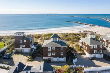 Experience Paradise! Stunning Beachfront Home, Your Ultimate Coastal Retreat!