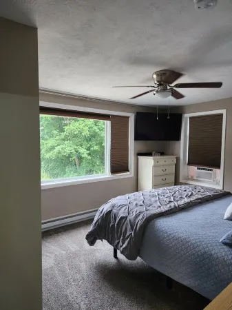 Harbor View Getaway located perfectly for your UP North Mackinac Vacation