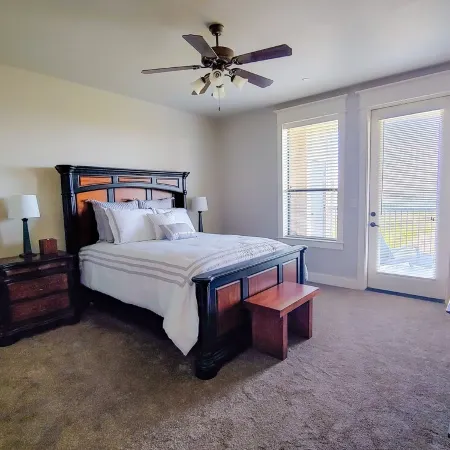 Panoramic Lake Travis Escape – 3Br 3BA Unit w  Lake View Balcony & Resort Pools