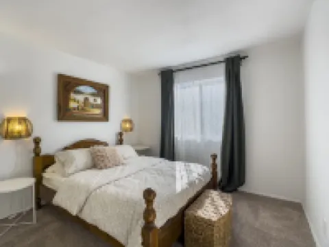 Garden House with 2 Kings, Playroom, and Pool!