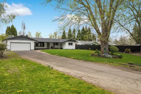 Spacious 4-bedroom single level home in Beaverton close to Intel/Nike/Golf