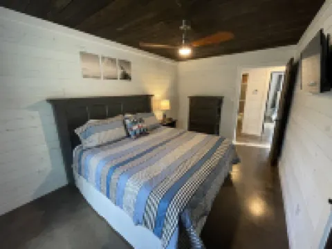 4 Bedroom 3 Bath Lakefront Home with Private Dock, Secluded, Lewis Smith Lake