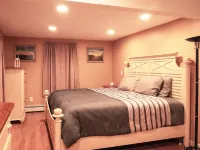 Spacious 4 BR Retreat near Water Wizz, Pond & Beaches - Perfect Family Getaway! Hotels in Bourne