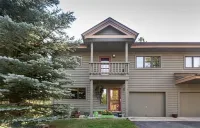 Relax in beautiful Big Sky located just minutes from skiing and Town Square!