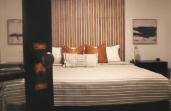 Main Street Lofts - Deluxe suite with balcony