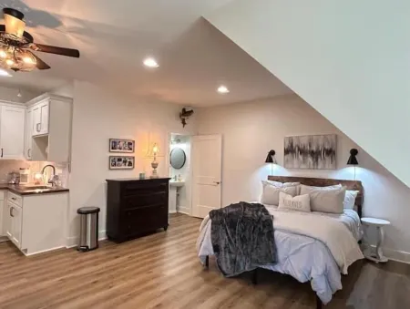 Studio Apartment with Office Space at Lake Guntersville - Scottsboro, AL