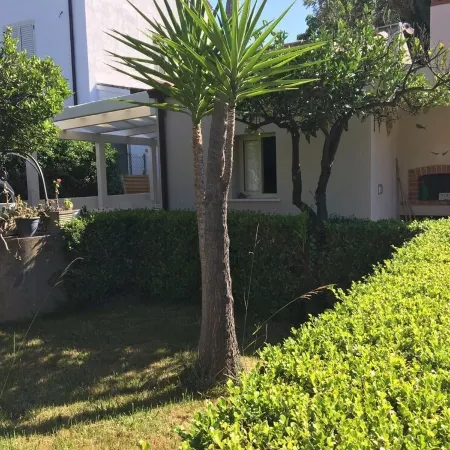 Dependance in Villa 7 km from Cefalù near the sea with garden and services.