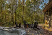 Rustic Log Cabin Retreat, Hot Tub + Firepit