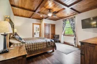 Luxury Lodge Sleeps 26 Comfortably at Sapphire Valley Resort