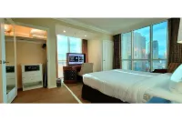 Amazing The Signature at MGM condo, with beautiful Strip view. No resort fees!