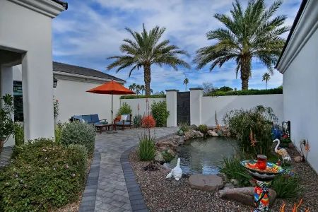 Scottsdale Acre Oasis: Resort-Style Backyard w/ Private Pickleball Court & More