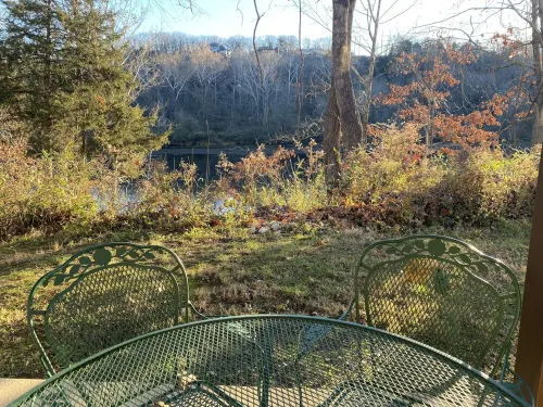 Farmhouse Charm in a Newly Renovated Lake View Walkout Condo! Marina 5 Min Away!