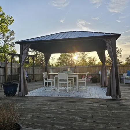 Cute and comfy 1 bedroom with 1 queen bed/private bath