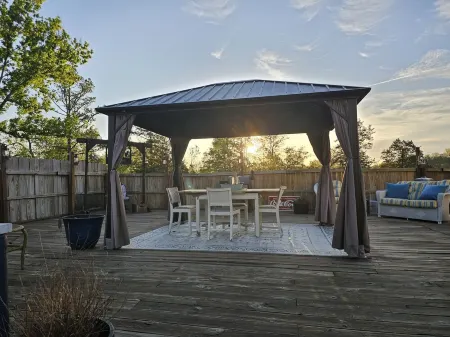 Cute and comfy 1 bedroom with 1 queen bed/private bath