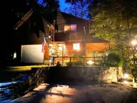 Hidden Gem Falls, The Rainforest Waterfall Retreat with creekside fire pit!!🔥