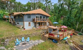 Rustic River Retreat • Hot Tub • Arcade • Beach