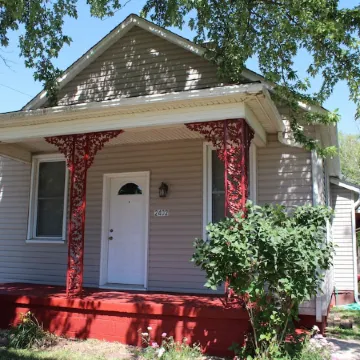 Experience Belleville in a 2 Br Cozy Home with a Stl Cardinals Theme.