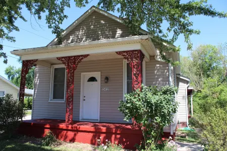 Experience Belleville in a 2 Br Cozy Home with a Stl Cardinals Theme. Отели в г. Сент-Клэр