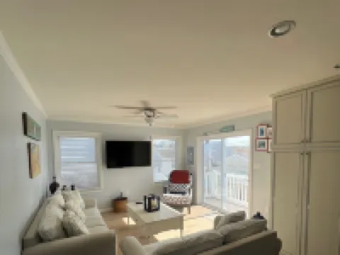 A cozy house that sleeps 10 just a few blocks from the beach Hotels in Lavallette