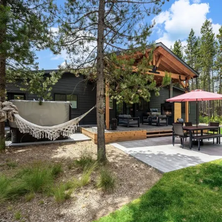 NEW BEND MODERN CHALET 14 MINUTES TO MT. BACHELOR!
