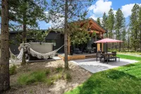 NEW BEND MODERN CHALET 14 MINUTES TO MT. BACHELOR! Отели в г. 