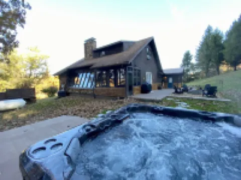 Whispering Pines Retreat-Newly Renovated Countryside Home