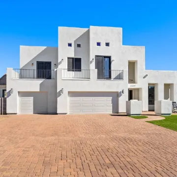 1+ Acre 5 Bedroom Desert Oasis with Pool and Mountain Views!